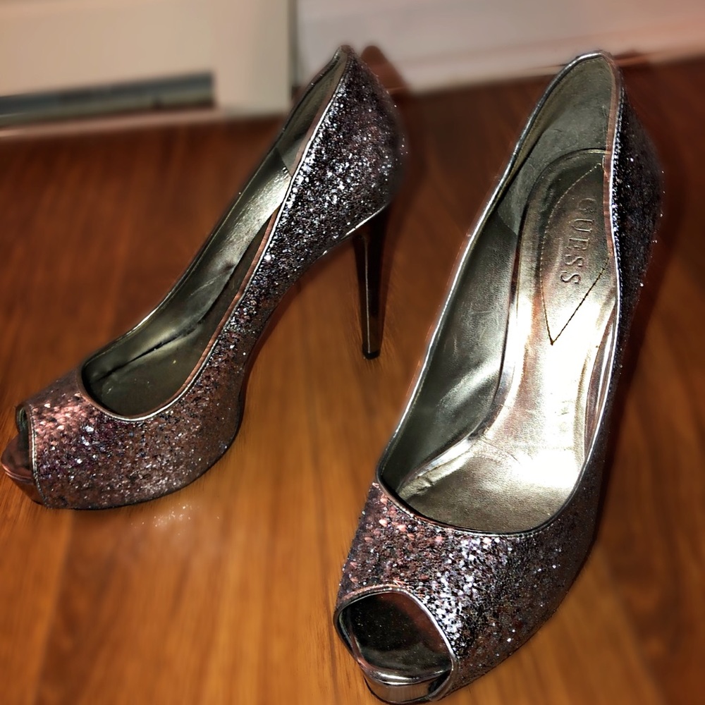 Guess Sparkled Pumps